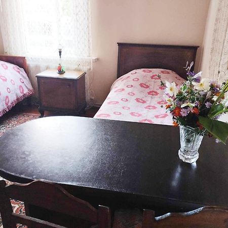 Guest House Tall Rooms Zugdidi Eksteriør bilde