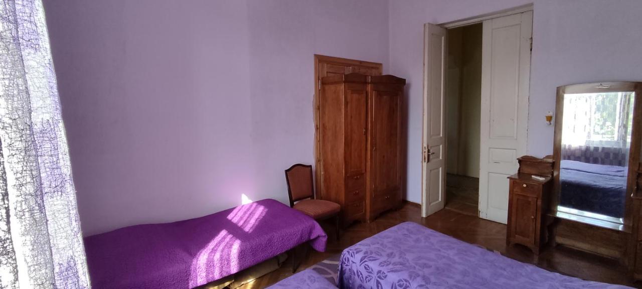 Guest House Tall Rooms Zugdidi Eksteriør bilde