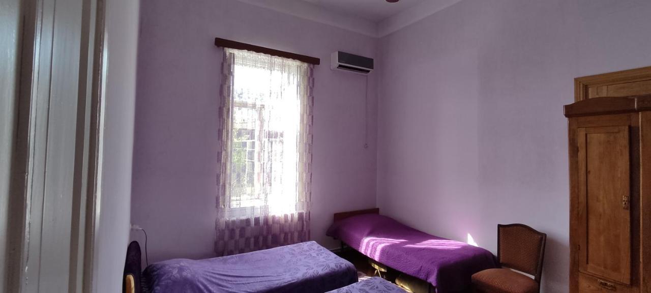 Guest House Tall Rooms Zugdidi Eksteriør bilde