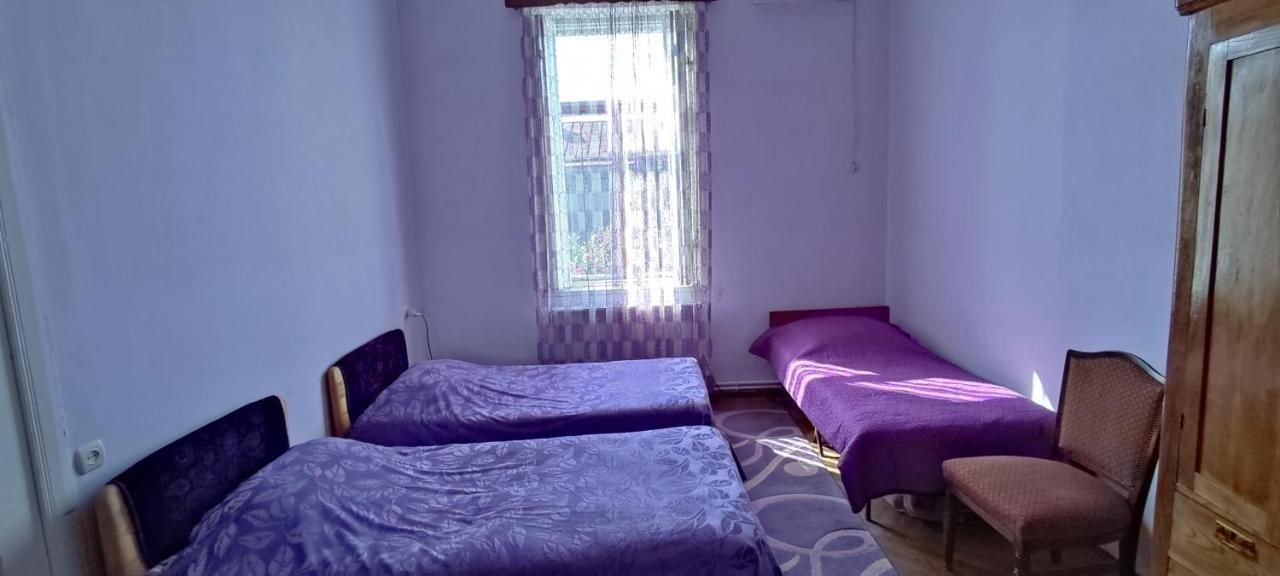 Guest House Tall Rooms Zugdidi Eksteriør bilde