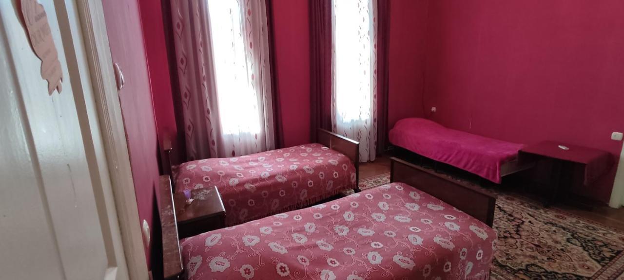 Guest House Tall Rooms Zugdidi Eksteriør bilde