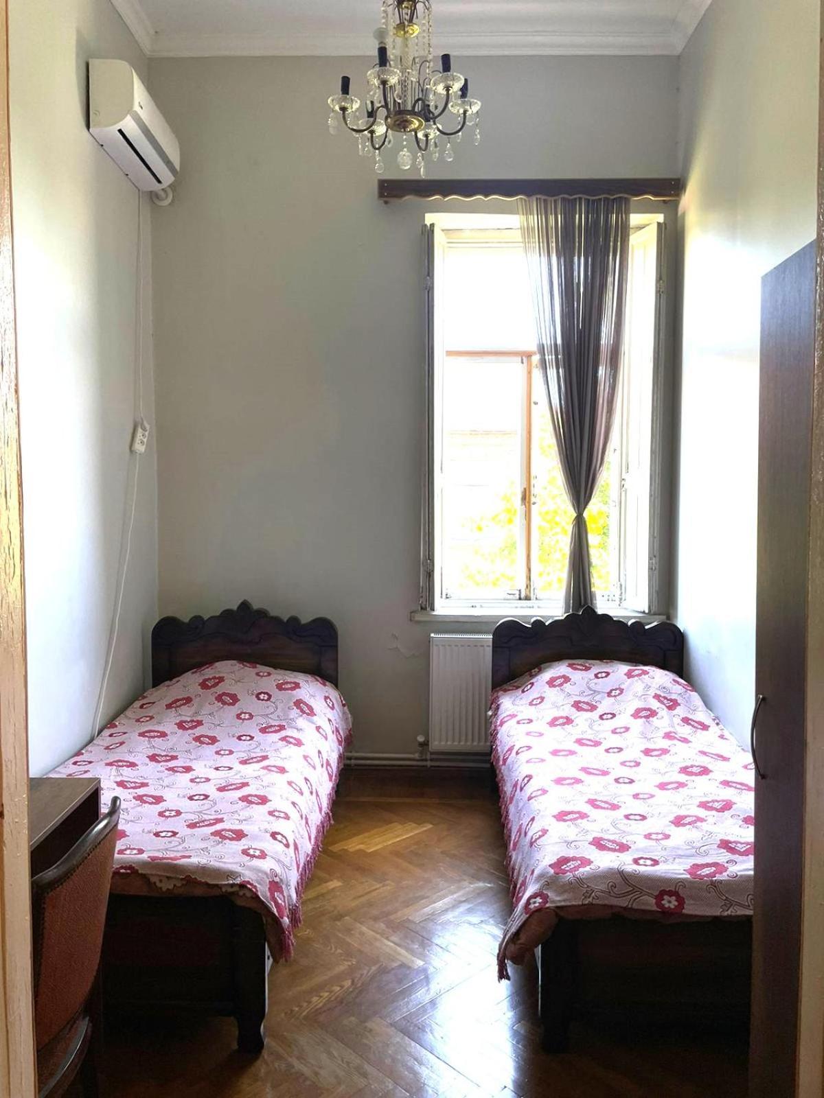 Guest House Tall Rooms Zugdidi Eksteriør bilde